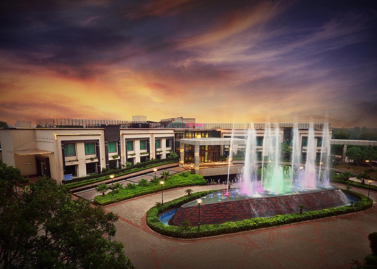 City Park Resort Bahadurgarh Exterior photo